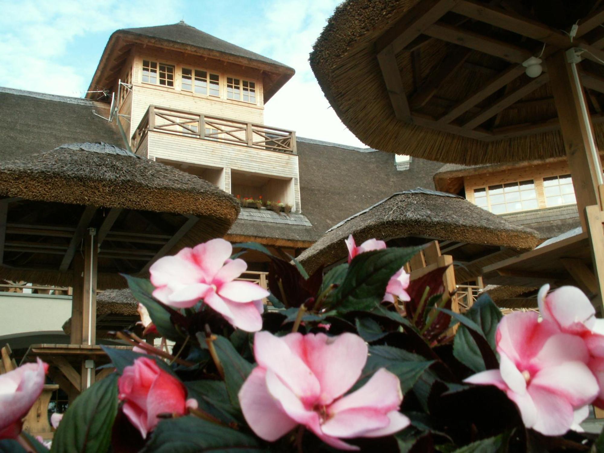 Porto Resort Lilaste Exterior photo